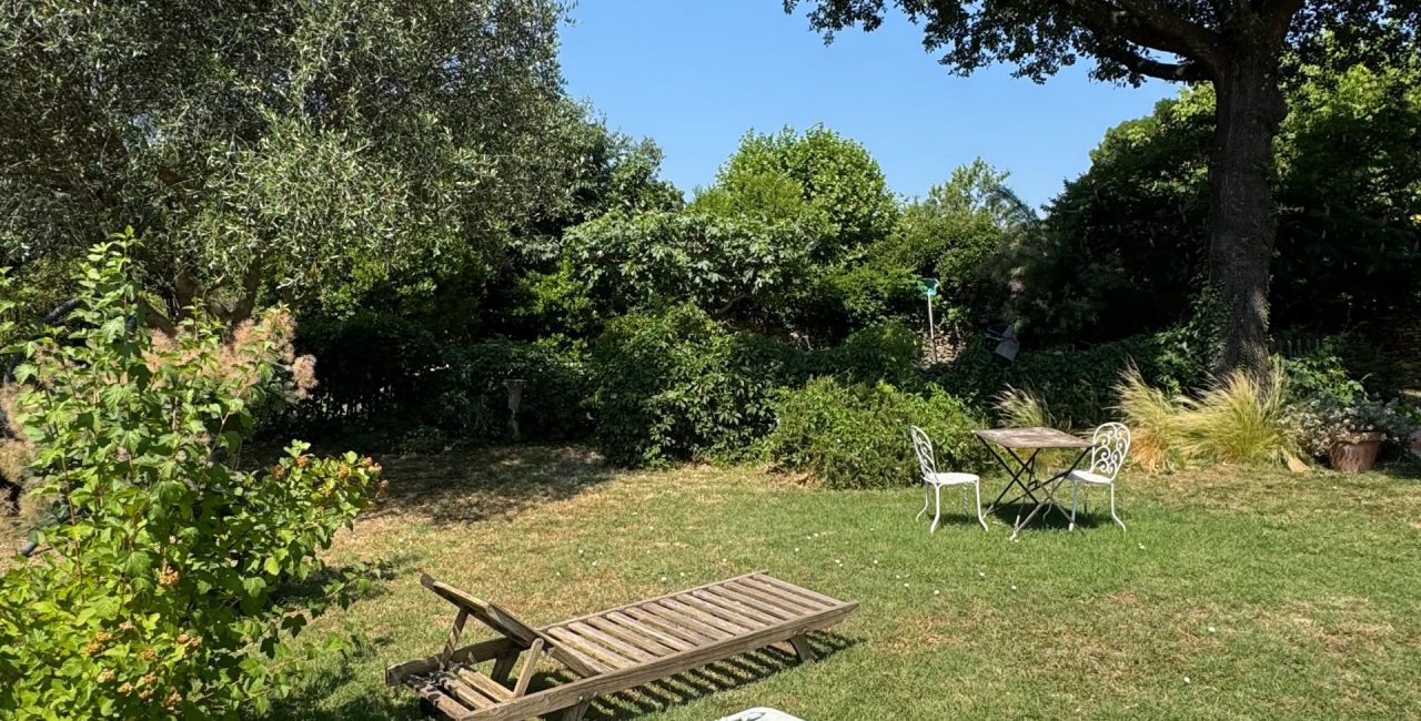 Holiday House Uzes swimming pool