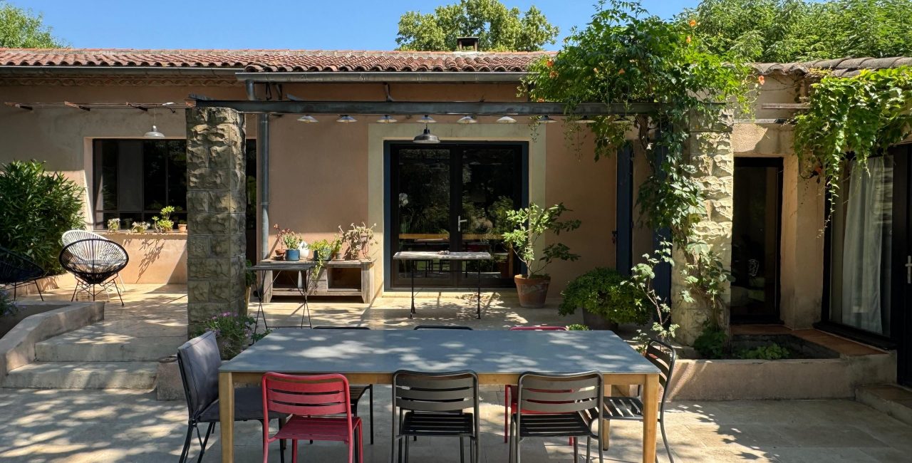 Holiday House Uzes swimming pool