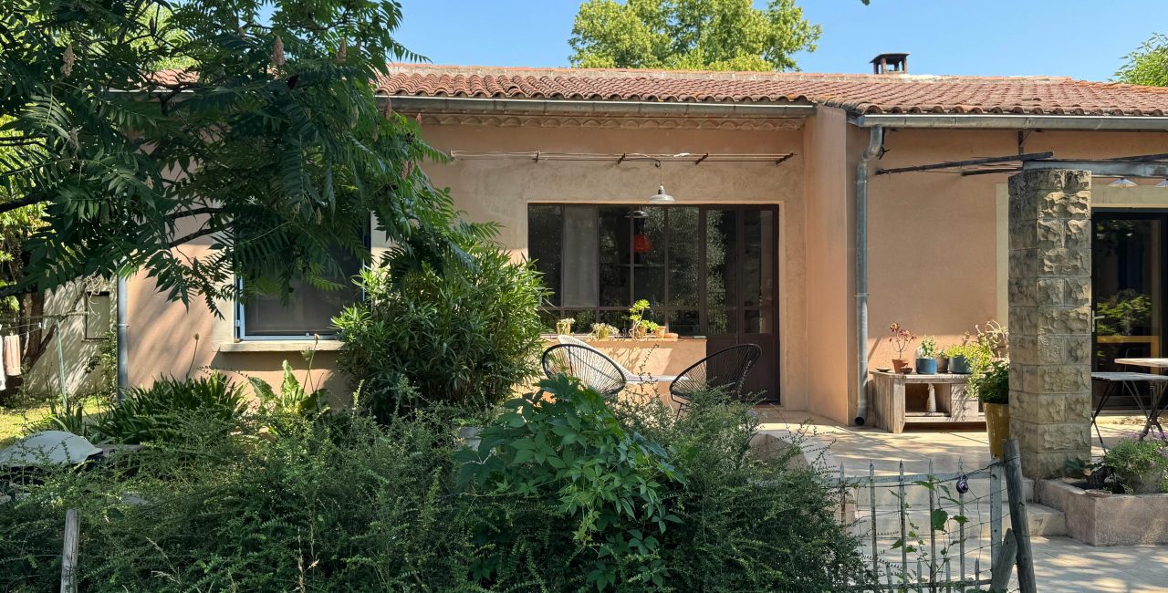 Holiday House Uzes swimming pool