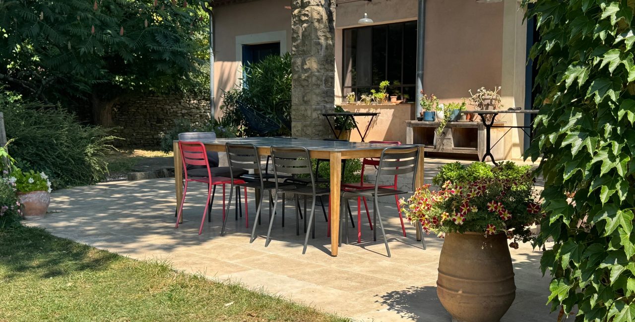 Holiday House Uzes swimming pool