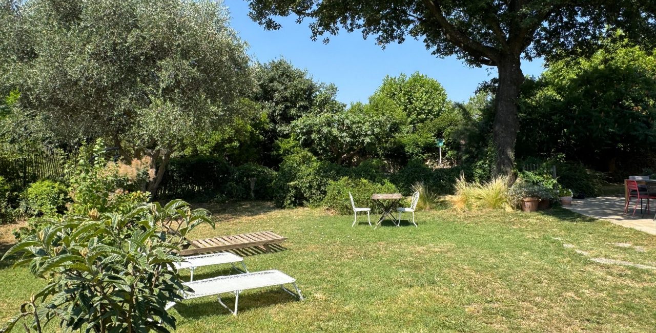 Holiday House Uzes swimming pool