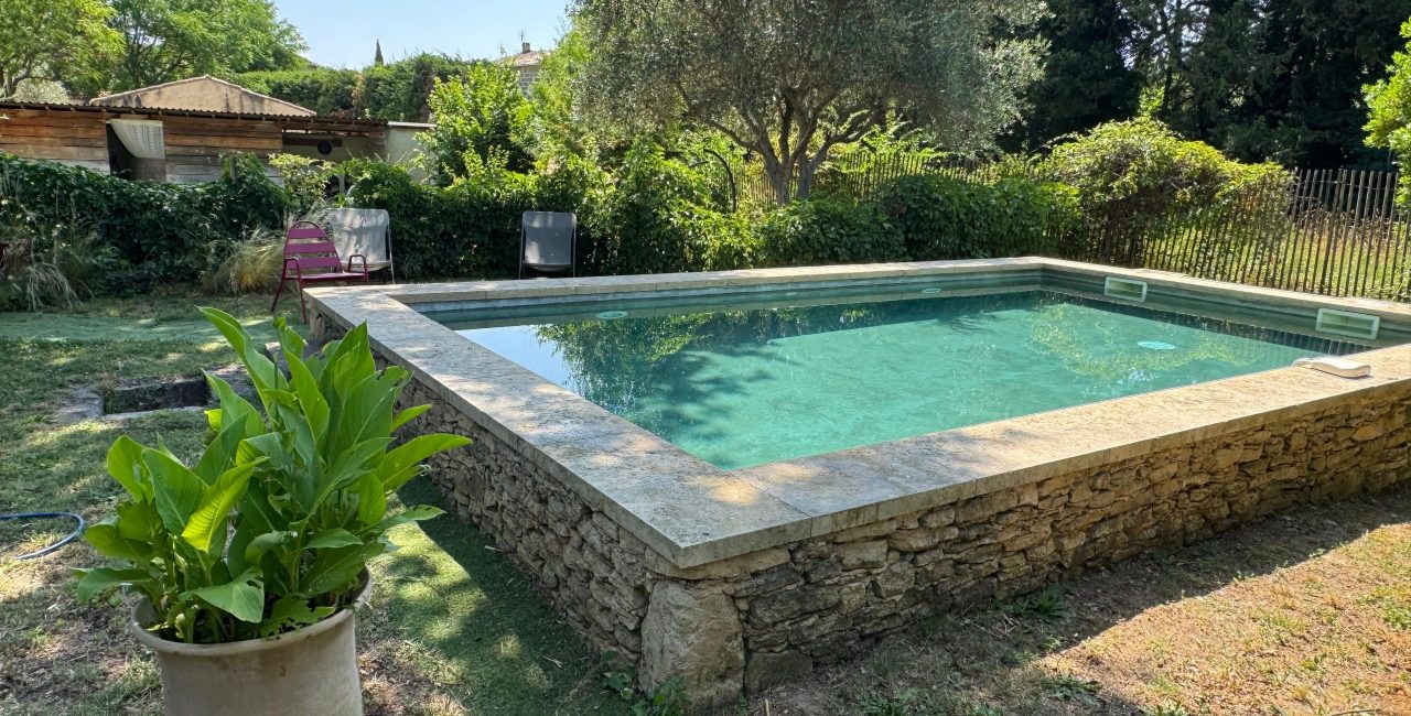 Holiday House Uzes swimming pool