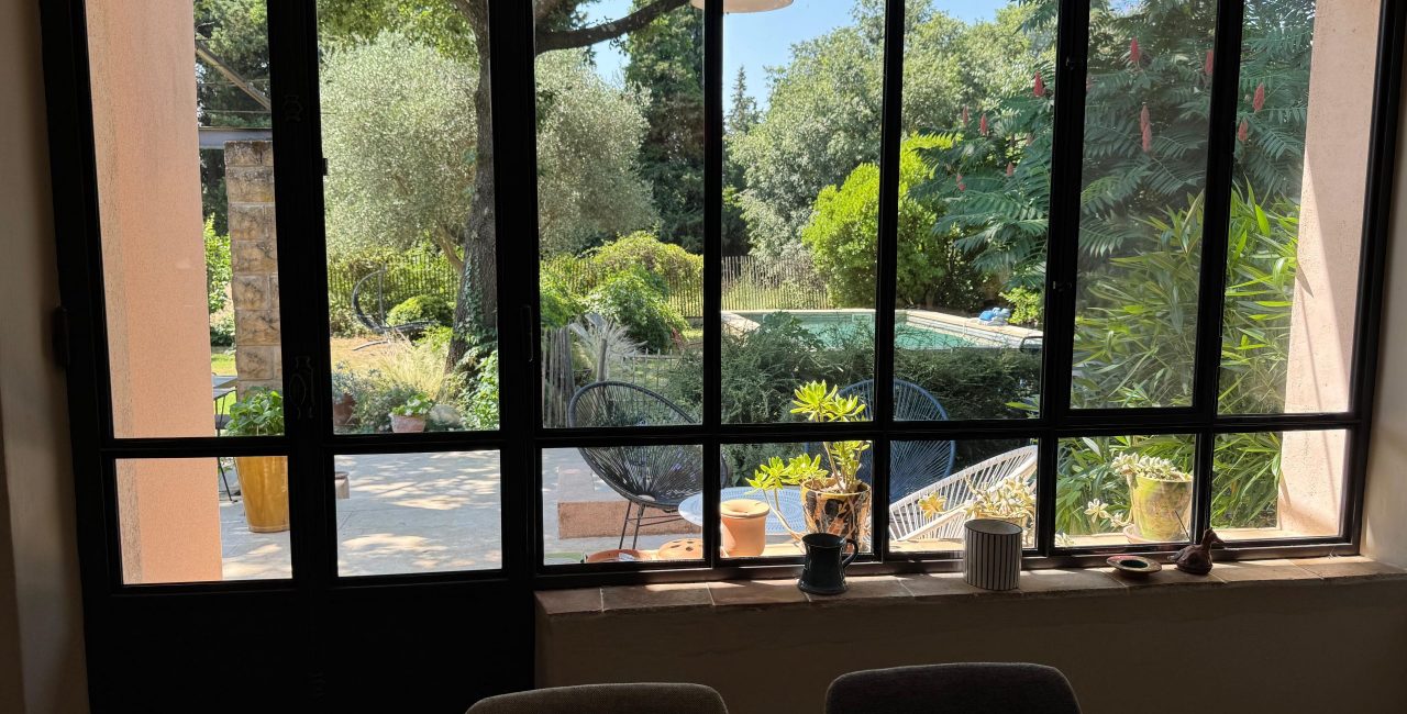 Holiday House Uzes swimming pool